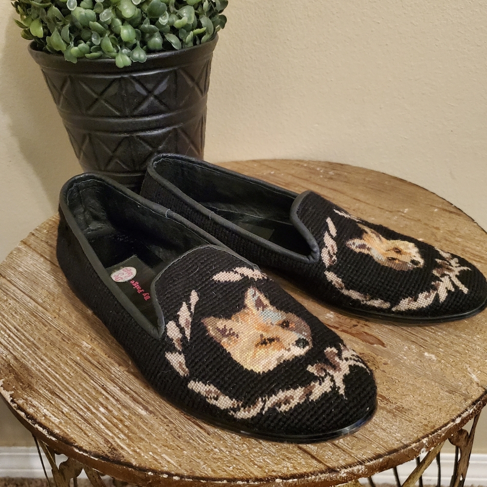 BY PAIGE Black Cream Needlepoint Fox & Wreath Slip-On Loafers Flats Women's 8.5 - Picture 2 of 11